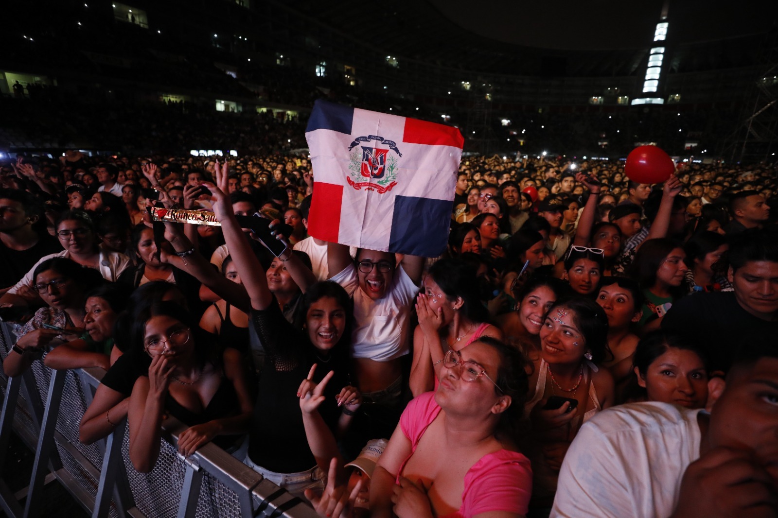 Romeo Santos: más de 40 mil personas gritaron sus éxitos en primer concierto