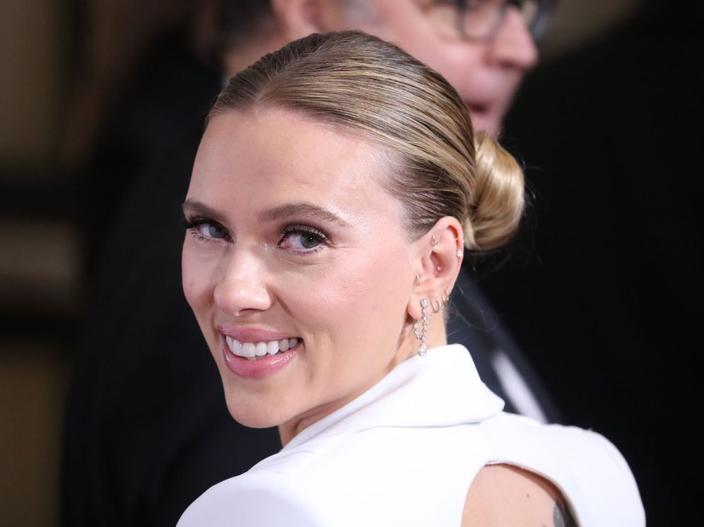 Scarlett Johansson sorprende con renovada figura tras ser madre por segunda vez