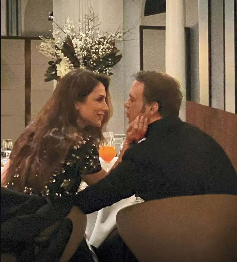 Luis Miguel y su pareja Paloma Cuevas en una cena romántica en España / Foto: Revista Quién