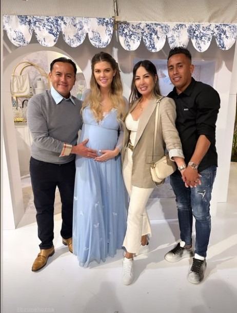 El futbolista Christian Cueva y su esposa Pamela López asistieron al baby shower del bebé de Brunella Horna y Richard Acuña / Foto: Instagram