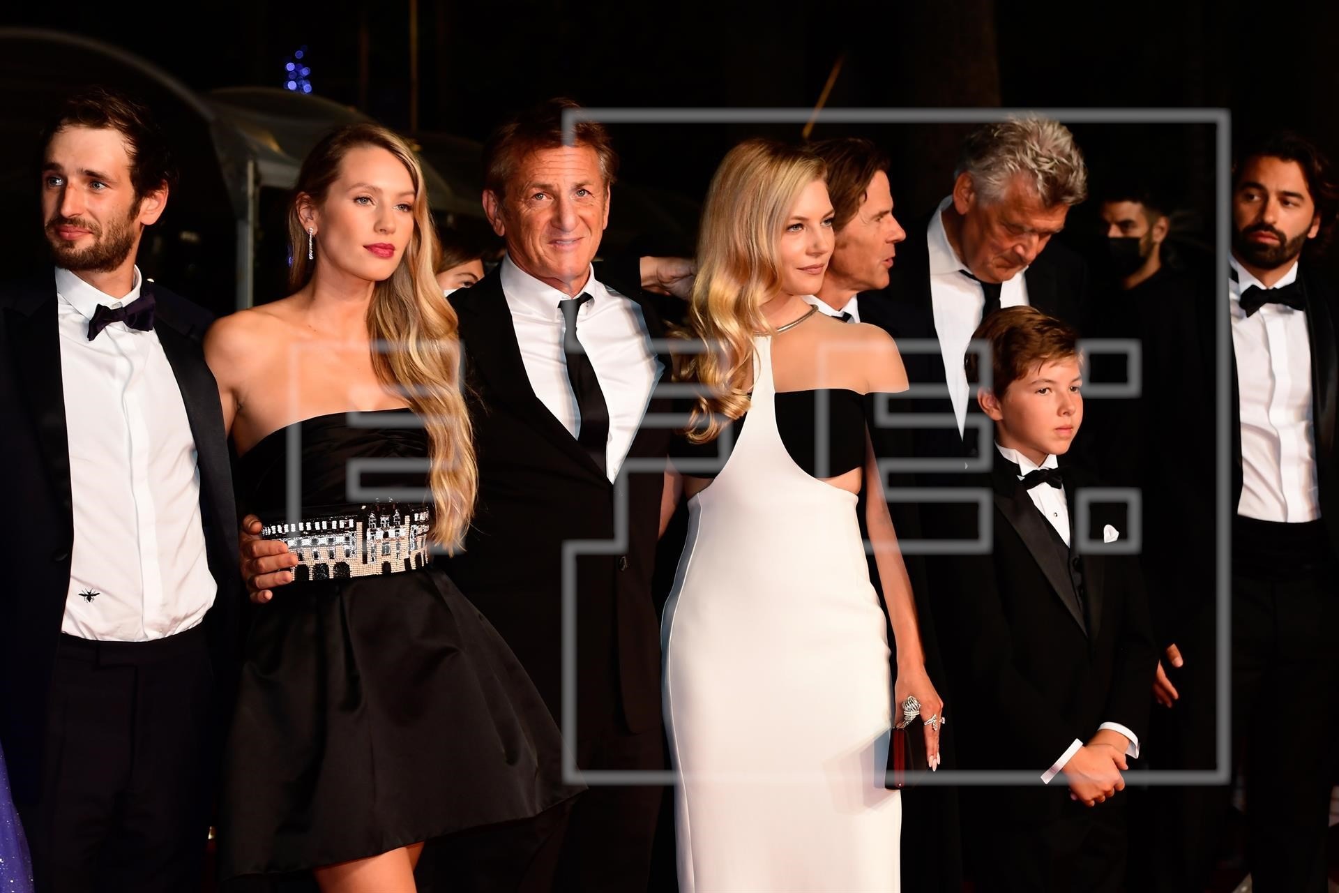 Sean Penn y su hija Dylan impactaron en blanco y negro en la alfombra roja del Festival de Cannes