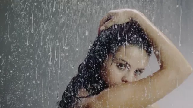 Selena Gómez desnuda en 'Good For You'. Captura
