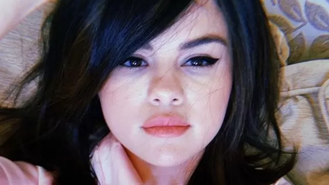 El reciente selfie de Selena Gómez está alborotando a sus millones de seguidores ¿Por qué?