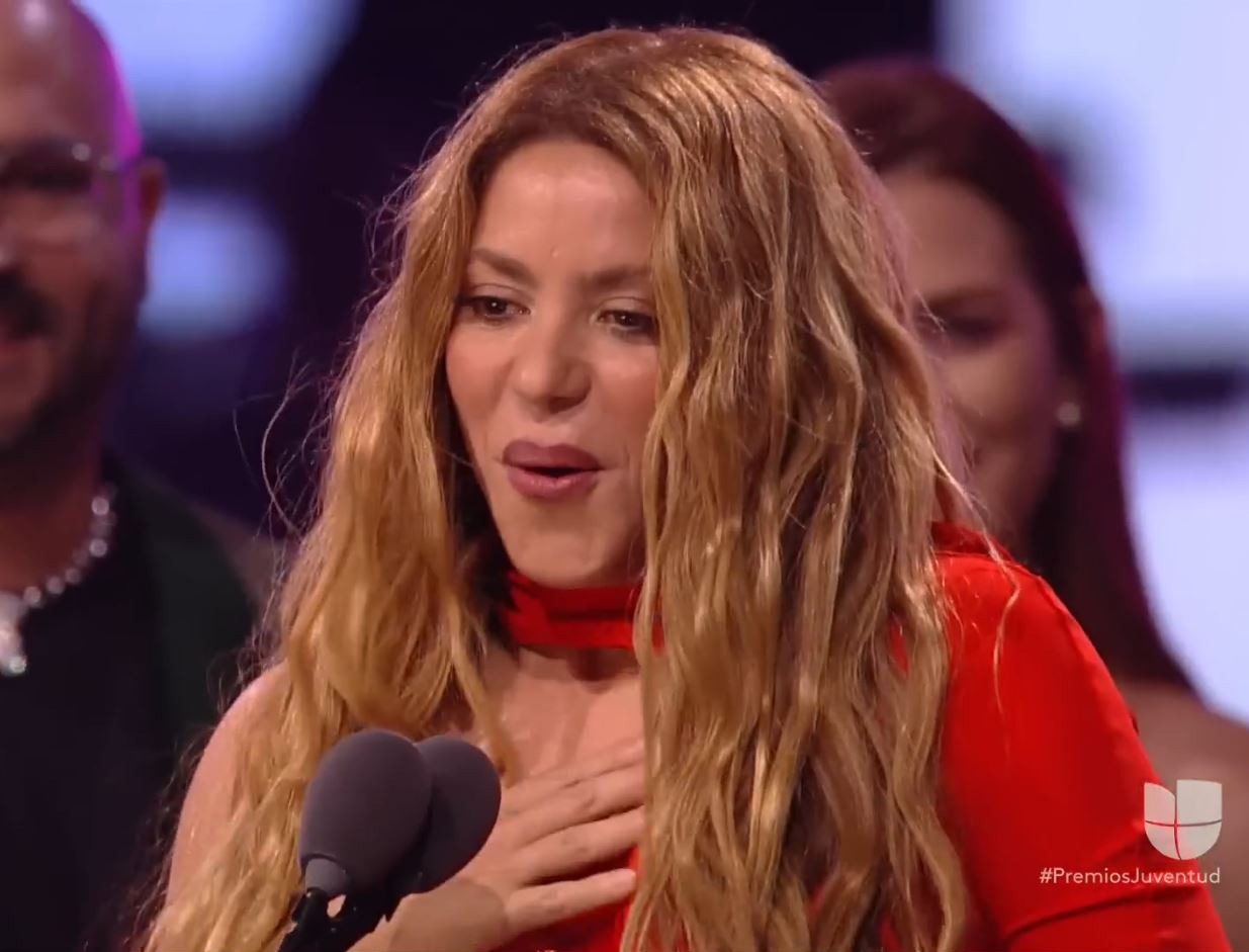 Shakira asombrada de ser la gran ganadora de la noche / Foto: Premios Juventud Univisión