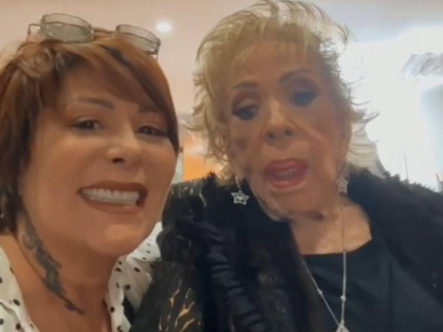 Silvia Pinal celebrando sus 93 años junto a su hija Alejandra Guzmán en septiembre 2023. Fuente: Instagram