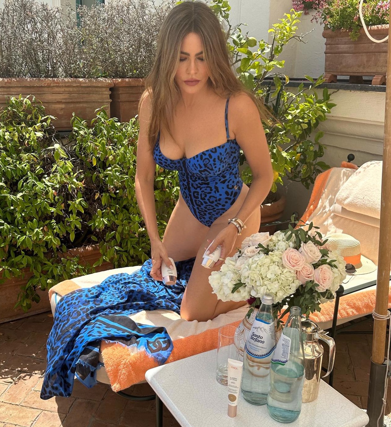 Sofía Vergara disfruta sus vacaciones en Italia en sexy traje de baño. Fuente: Instagram