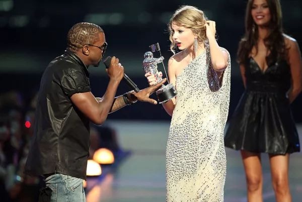 Taylor Lautner se arrepiente de no haber defendido a Taylor Swift de Kanye West en los MTV VMA