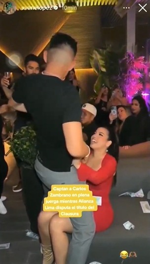 Carlos Zambrano le bailó a su esposa sensualmente. Foto: Instagram 