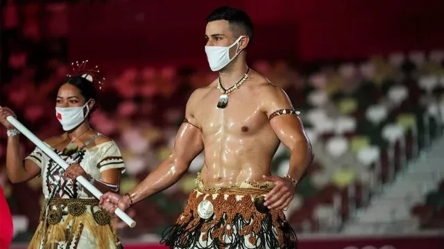 Tonga: musculoso abanderado olímpico recauda fondos tras el tsunami