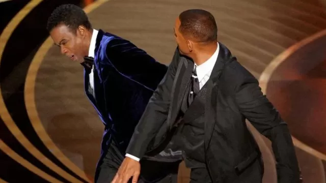 El golpe que Will Smith le dio al humorista Chris Rock en los Oscar 2022 / Foto: AFP