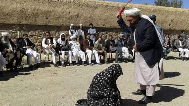 Pareja acusada de adulterio recibió 100 latigazos en Afganistán