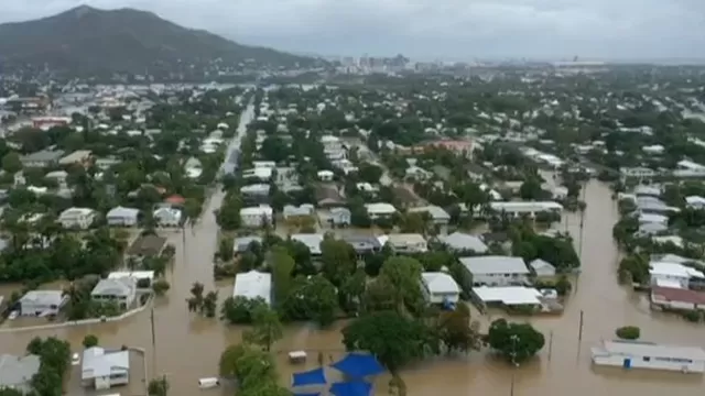 Australia: graves inundaciones traen cocodrilos a las calles