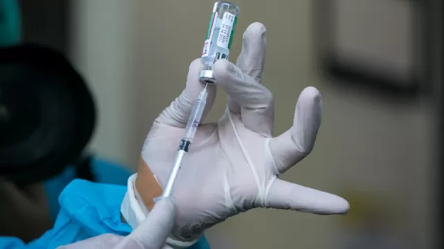 Austria recomienda no aplicar la vacuna de AstraZeneca contra la COVID-19 a mayores de 65 años. Foto: AFP