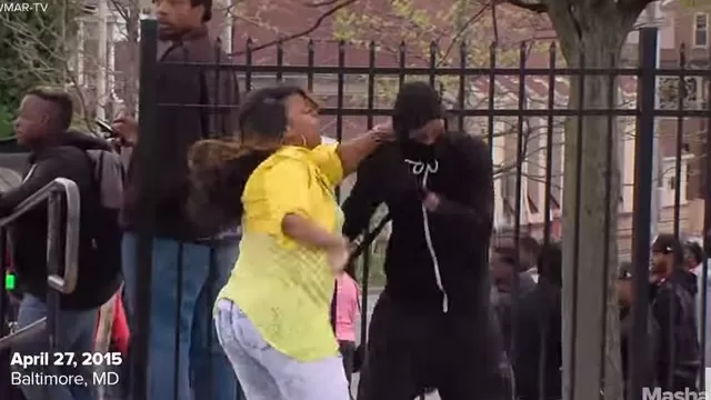 Conoce a la madre que amedrentó a su hijo por enfrentarse con la Policía en Baltimore