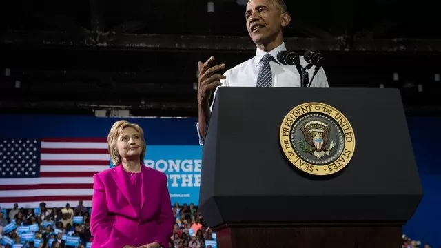 Obama y Clinton compartieron escenario en la ciudad de Charlotte, Carolina del Norte. (Vía: AFP)