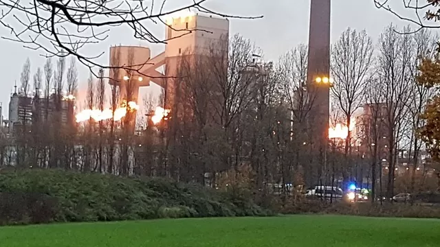 Explotó planta siderúrgica en Gante, Bélgica. Foto: Twitter @EVandeGenachte