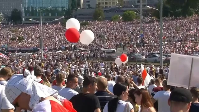 Bielorrusia: Decenas de miles protestan en Minsk contra el gobierno de Alexandre Lukashenko