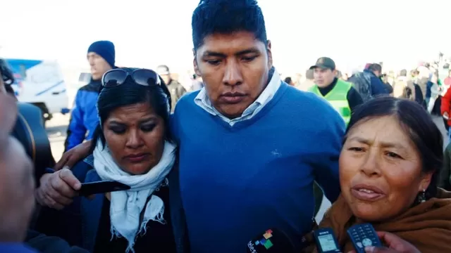 Uno de los bolivianos expulsados de Chile por contrabando. Foto: AFP
