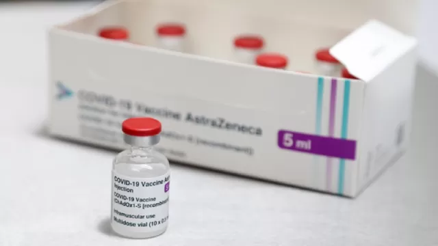 Bolivia recibirá a fines de marzo 2 millones de dosis de la vacuna de Oxford y AstraZeneca contra la COVID-19. Foto: AFP referencial