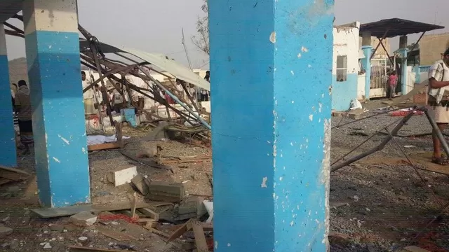El hospital quedó parcialmente destruido. (Vía: AFP)