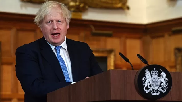 Boris Johnson llama a "vivir" con el coronavirus antes de levantar restricciones en Inglaterra. Foto: EFE