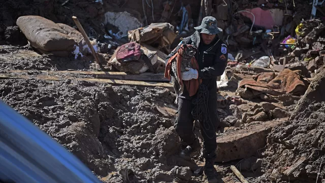 Rescatistas siguen trabajando en Petrópolis. Foto: AFP