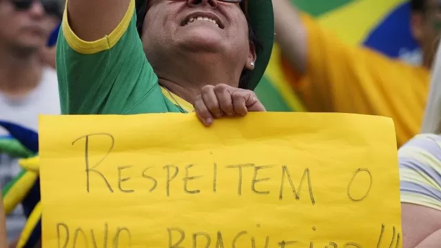 Millones salieron a las calles para protestar en contra del gobierno de Dilma Rousseff. (Vía: AFP)