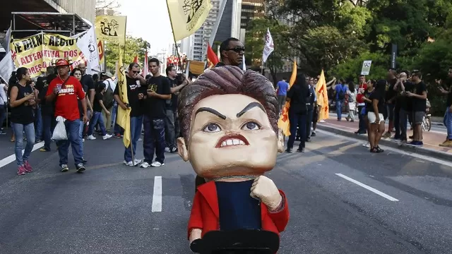 Trabajadores marchan en contra de Dilma Rousseff. (V&iacute;a: AFP)