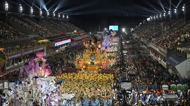 Brasil: Escuelas de samba se presentaron en el segundo día de Carnaval de Río