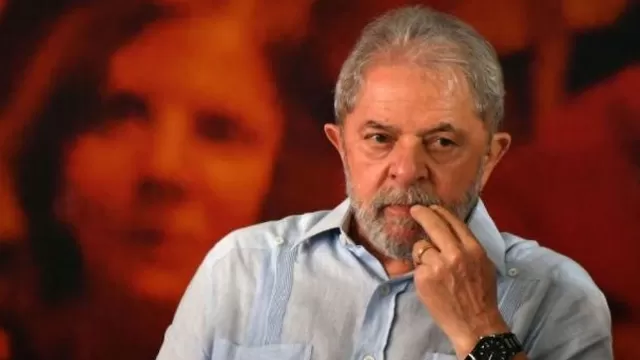 El PT registr&oacute; ayer la candidatura de Lula pese a que est&aacute; preso cumpliendo una condena en segunda instancia de 12 a&ntilde;os y un mes por corrupci&oacute;n. (Foto: AFP)