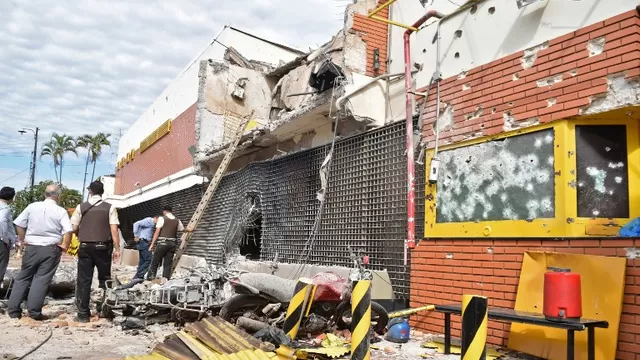 Así quedó el local de Prosegur en Ciudad del Este tras el asalto. Foto: AFP