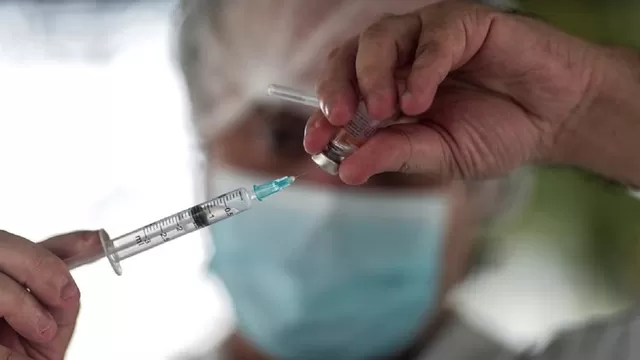 Brasil: Una de las primeras vacunadas contrae COVID-19 a 3 días de recibir la segunda dosis. Foto: 
