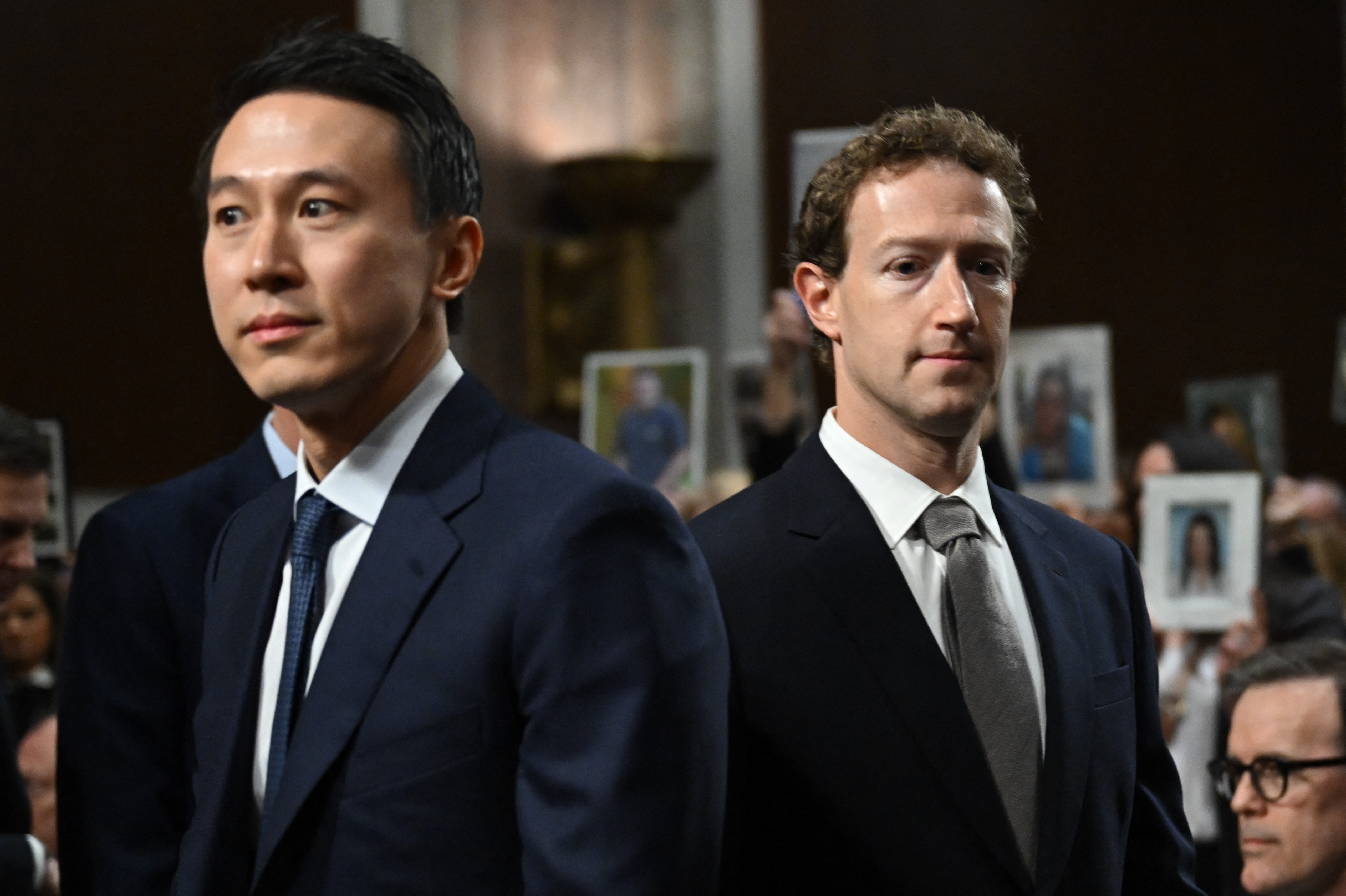 Shou Zi Chew, el director ejecutivo de TikTok, y Mark Zuckerberg, CEO de Meta / AFP