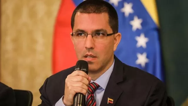 El canciller venezolano Jorge Arreaza opinó sobre los ciudadanos que se van de su país. Foto: EFE