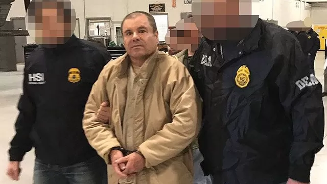 'El Chapo' Guzmán escoltado por las autoridades mexicanas en Ciudad Juárez. (Vía: AFP)