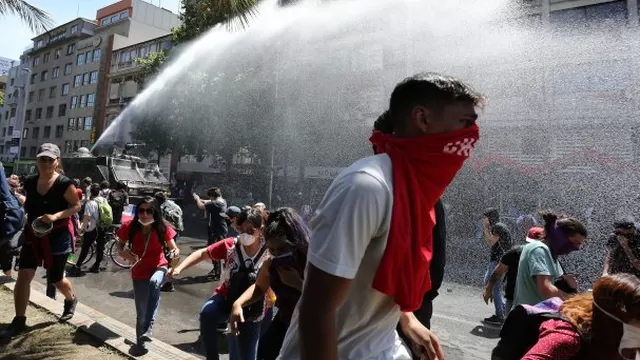 Chile: ordenan cuarto toque de queda consecutivo en varias ciudades por protestas. Foto: EFE
