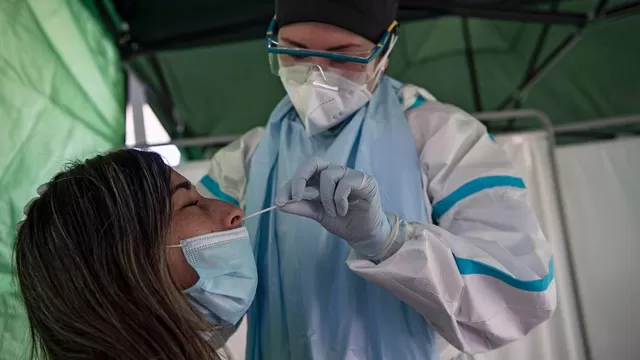 Chile detecta primer caso de la variante Delta del coronavirus en una mujer que llegó procedente de EE. UU. Foto referencial: AFP