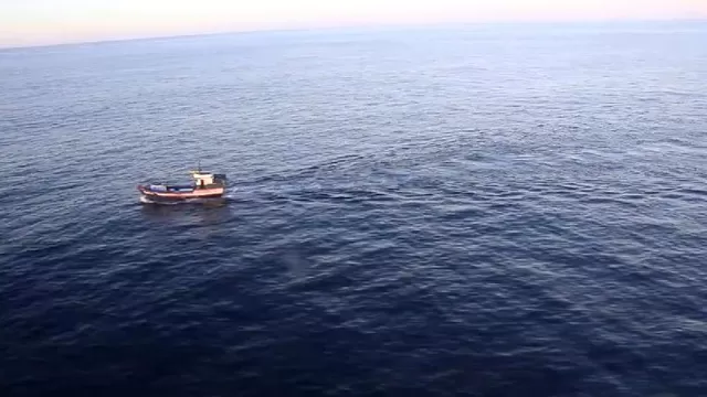 Embarcación peruana interceptada por la Armada chilena. Foto: Armada de Chile