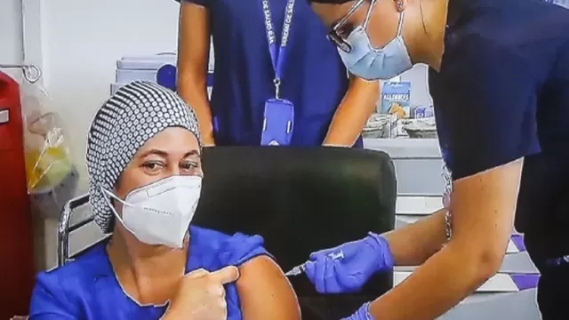 Chile inicia la vacunación contra la COVID-19: Una auxiliar de enfermería fue la primera en recibir la dosis. Foto: Meganoticias