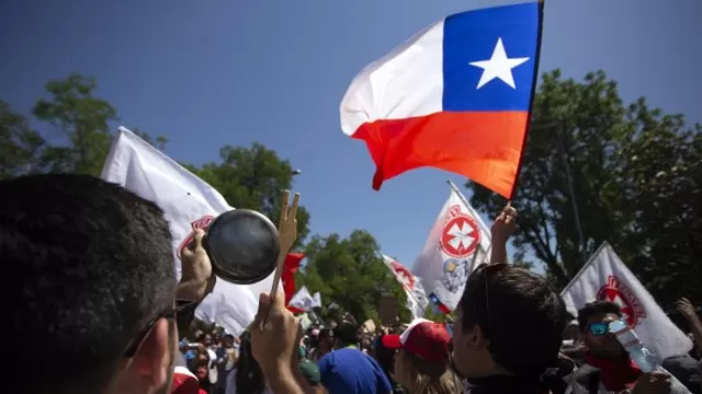 Chile: manifestantes protestan contra Piñera en barrios acomodados de Santiago. Foto: AFP