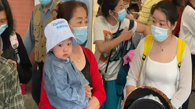 China autoriza a sus ciudadanos tener tres hijos por familia