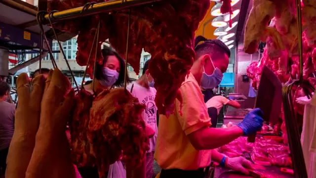 China encuentra coronavirus en pescado de Ecuador y carne de Brasil. Foto: EFE referencial