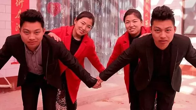 El cuarteto de gemelos enamorado que no puede distinguirse de ellos mismos. (Vía: Facebook)