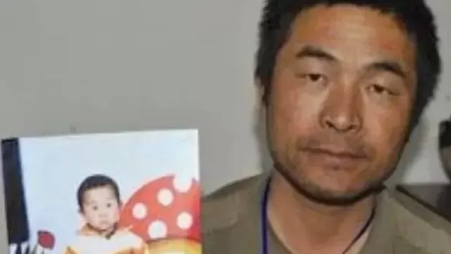China: Padre se reencuentra con su hijo secuestrado tras buscarlo durante 24 años. Foto: El Universal