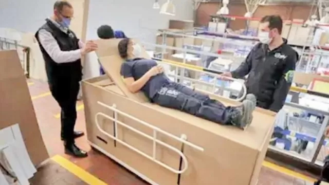 Colombia: Empresa crea cama que se convierte en ataúd para hospitales ante el coronavirus. Foto: Captura