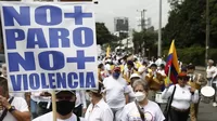 Colombia: Miles marchan vestidos de blanco contra el paro y los bloqueos de rutas