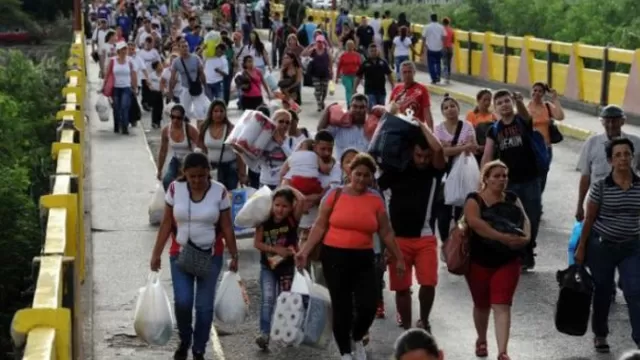 Colombia pide a Ecuador y Perú corredor humanitario para venezolanos. Foto: AFP