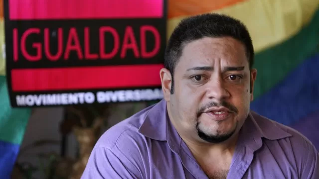 Abelardo Araya, presidente del Movimiento Diversidad, el cual aglutina a miembros de la comunidad &quot;gay&quot; en Costa Rica. (V&Iacute;A: AFP)