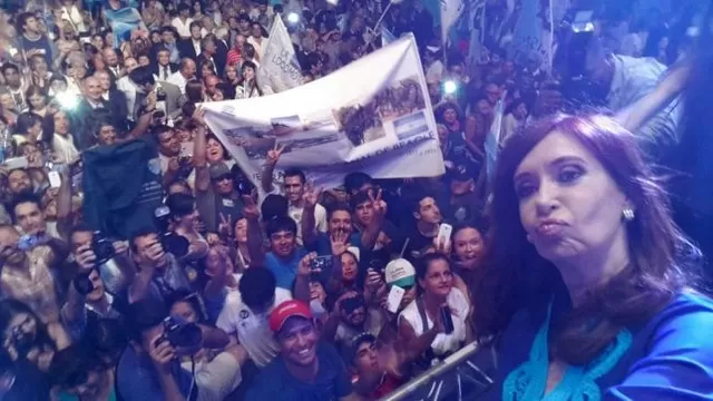Cristina Fernández se suma a la moda del selfie y causa sensación