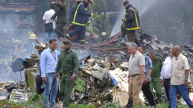 Presidente Díaz-Canel visita lugar de accidente aéreo en Cuba. Foto: AFP